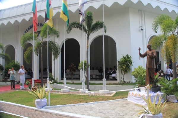 2-8-13_dili_east_timor_sri_chinmoy_statue_dedication-1.jpg